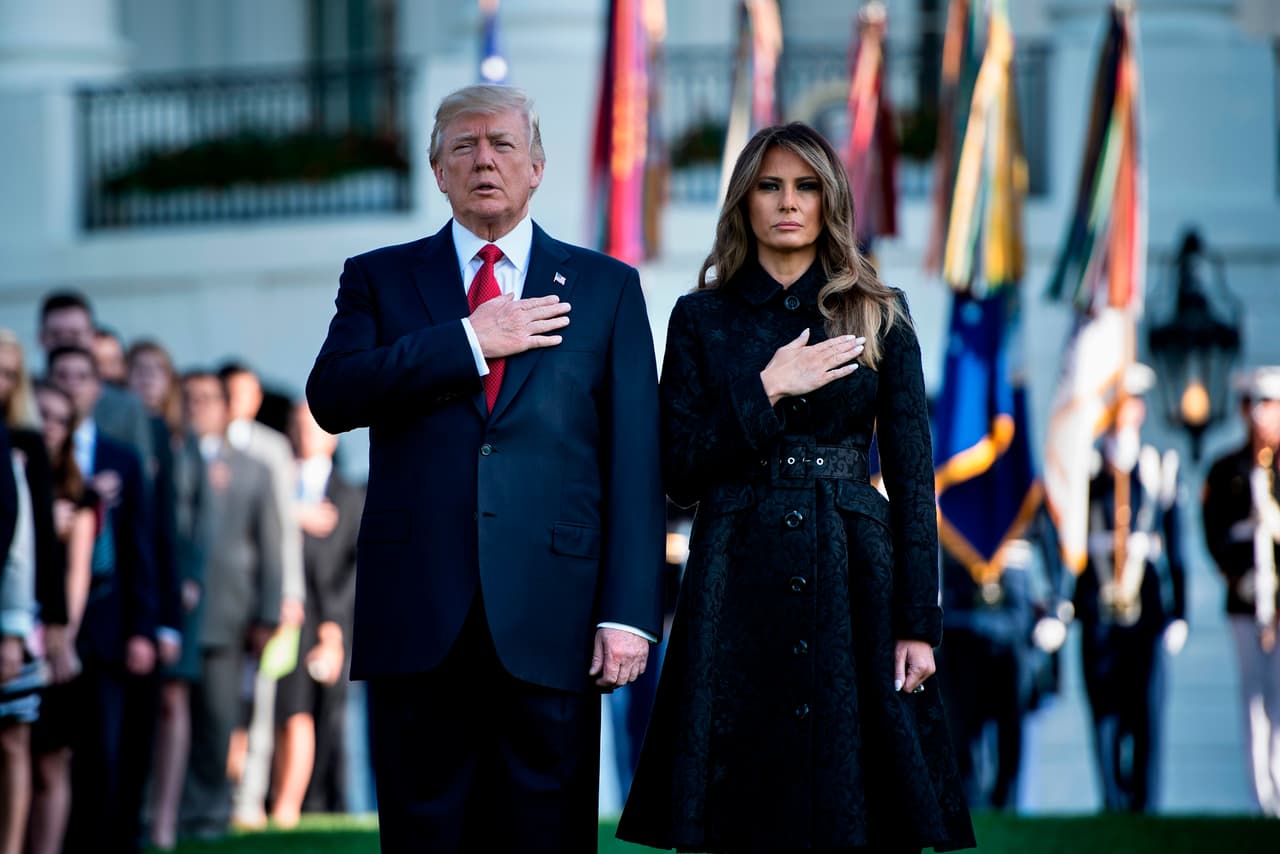 En la Casa Blanca, el presidente Donald Trump, la primera dama Melania Trump y su familia también rindieron homenaje a las víctimas del ataque.