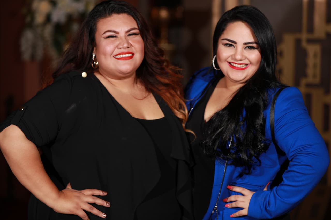 <a href="http://www.univision.com/shows/la-reina-de-la-cancion/al-chile-y-sin-editar-estas-dos-callan-a-cualquiera-con-sus-voces-video">Susy y Sandra nos callaron con esas voces.</a>