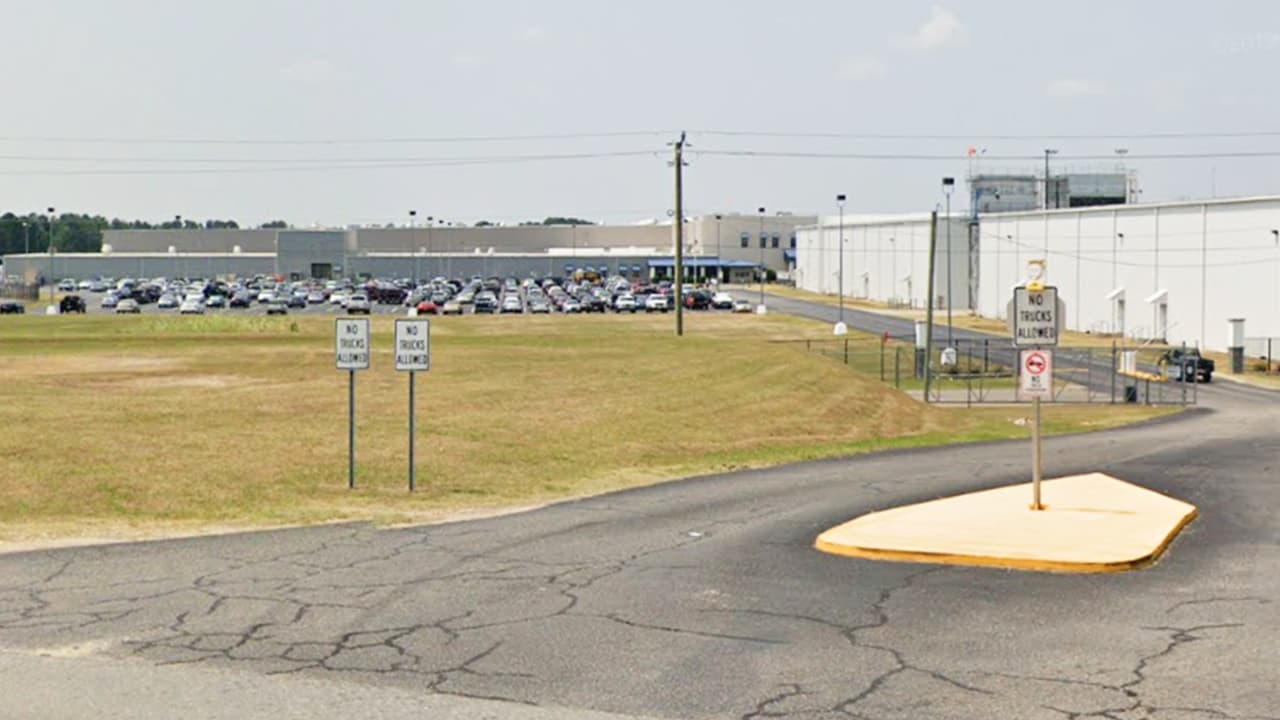 Muere trabajador hispano de Food Lion aplastado por un montacargas