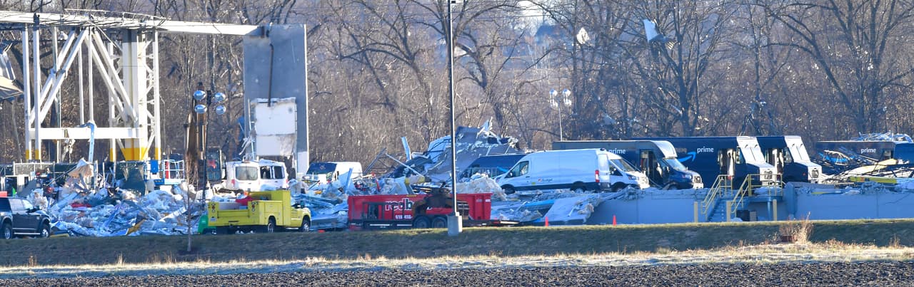 Cuando colapsó parcialmente el techo del edificio, perdió la vida la conductora 
<b>Etheria S. Hebb</b>, de 34 años, y quien tenía un hijo de un año. Otro conductor, 
<b>Austin J. McEwen</b>, de 26 años, también quedó herido de muerte.