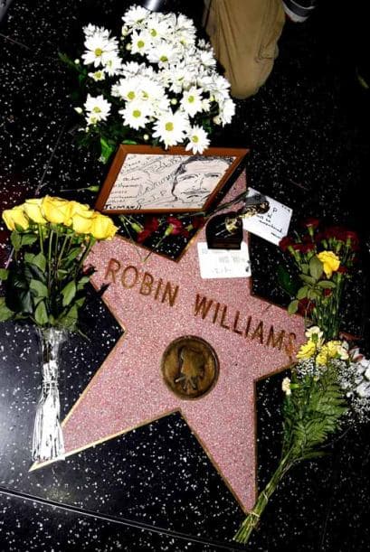 Tras la trágica partida de Robin Williams, su estrella en el paseo de Hollywood, su casa y hasta las locaciones de sus películas han recibido honores para el actor. ¿Quieres ver más? las mejores del mundo del entretenimiento aquí
