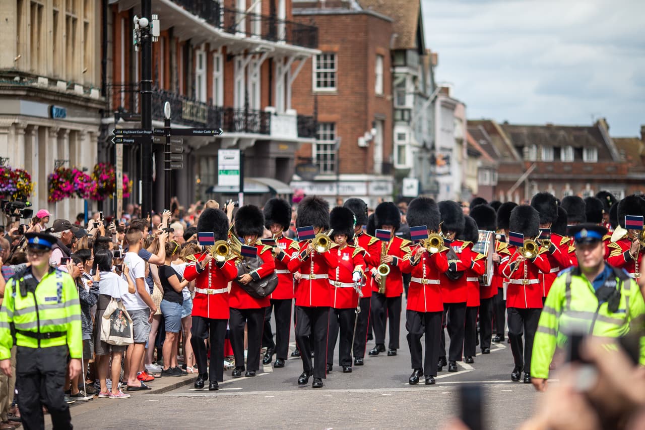 El cambio de guardia también se robó los reflectores en un día tan especial para la realeza británica.