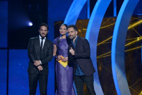 Natalia Jiménez, Kuno Becker y Jorge Drexler fueron los encargados de dar a conocer al ganador de la categoría Mejor álbum de salsa.