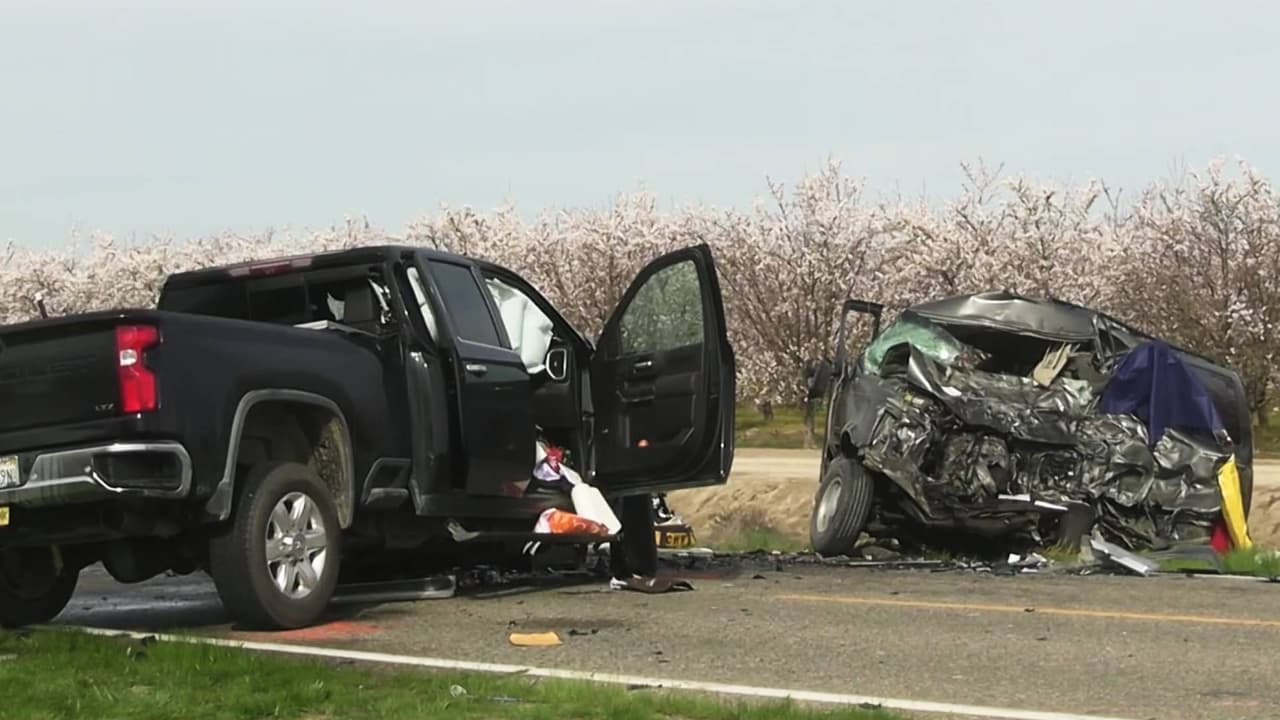 El 23 de febrero de 2024, luego de las 6:00 am., 
<a href="https://www.facebook.com/Noticias21/videos/1050463356024960" target="_blank">una camioneta pickup Chevrolet chocó de frente con una van GMC Safari</a>, al oeste de Road 22, en Madera, California. 
<br>