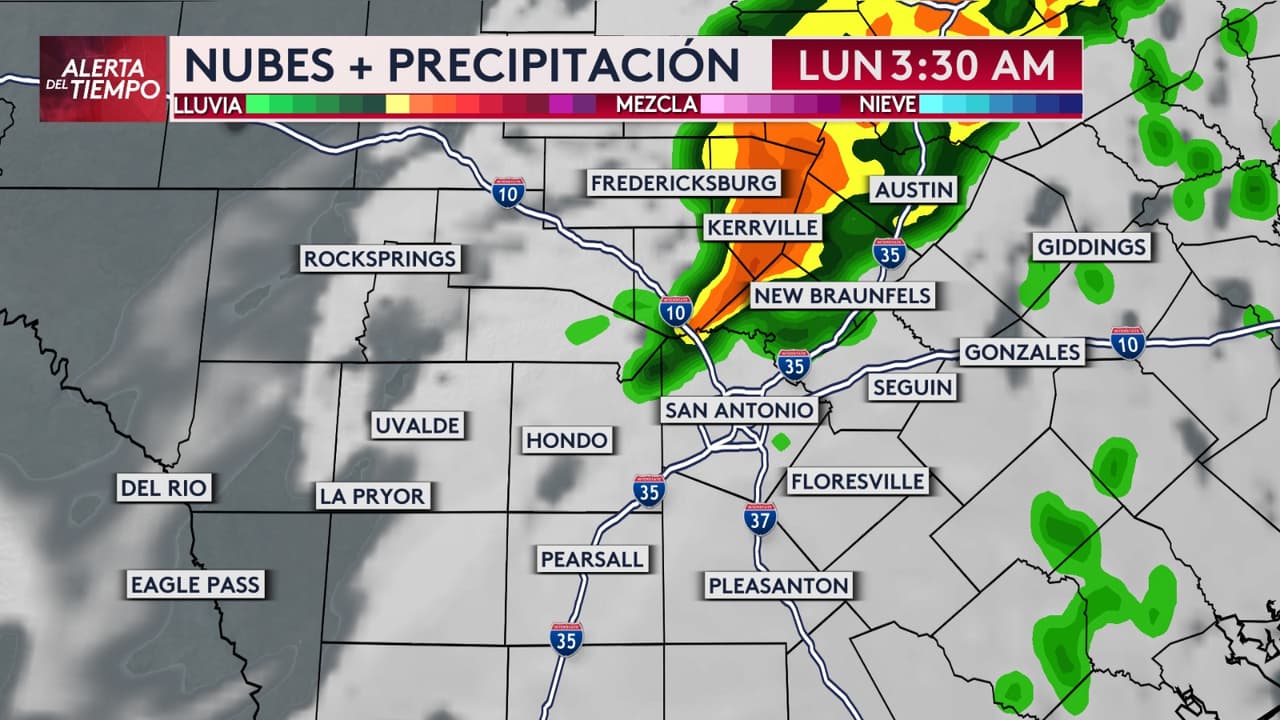 Unas tres horas más tarde,
<b>el sistema, acompañado de lluvias de moderadas a intensas, estará al norte de la región</b>, impactando localidades como Kerrville.
<b>En la ciudad de Austin, se prevén lluvias moderadas</b>.