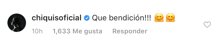 Y luego Chiquis escribió otro mensaje que lee "qué bendición", junto a dos emoticonos de abrazos.