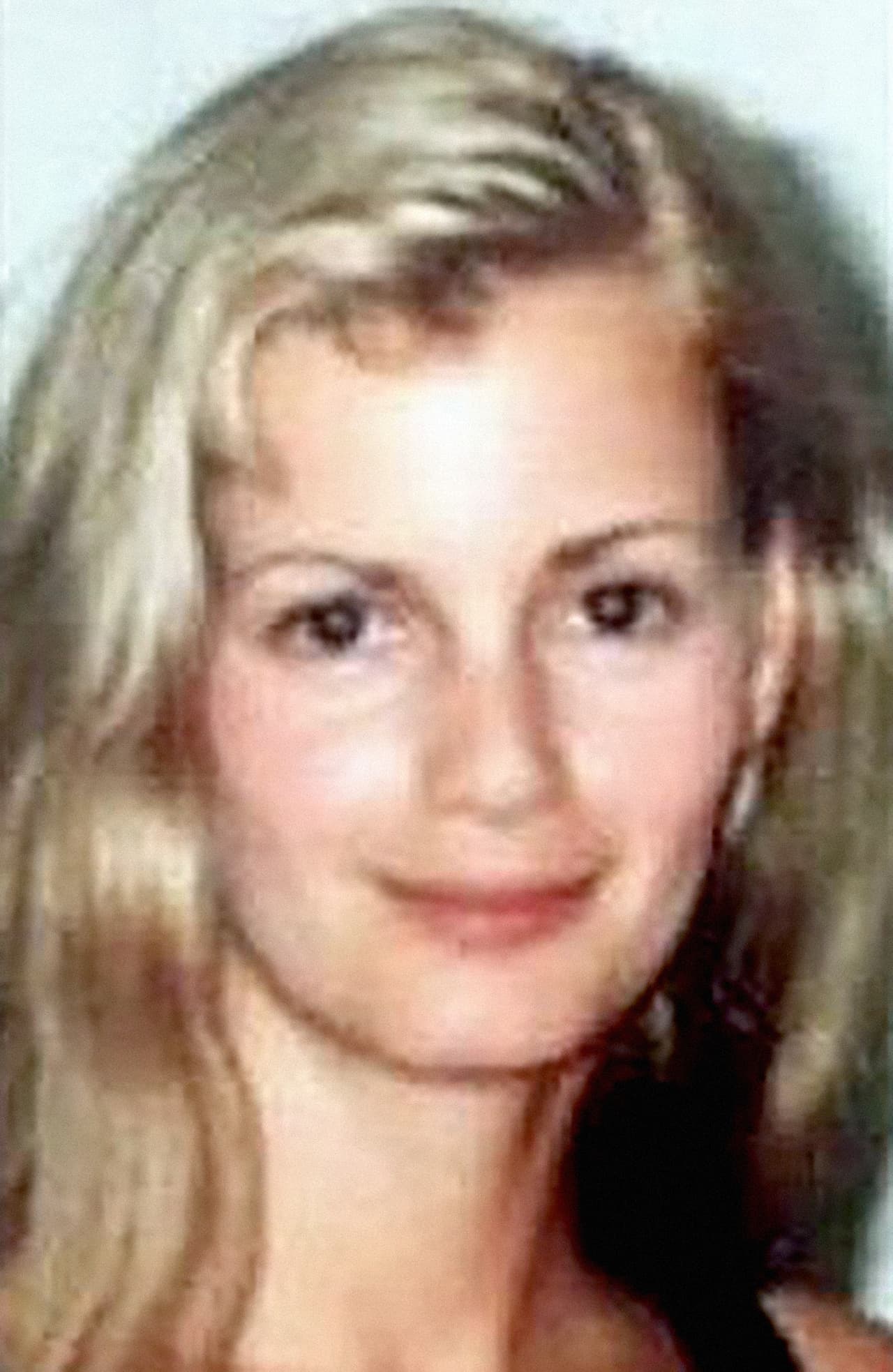 <b>Lisa Boyne. </b>La empresaria dijo a
<a href="http://www.huffingtonpost.com/entry/donald-trump-models-skirts-underwear_us_57ffd172e4b0162c043ac07f?a8zlrf6r"> <b>la publicación Huffington Post</b></a>
<b> </b>que en el verano de 1996, durante una cena en un restaurante y frente a varios testigos, Trump hizo que varias mujeres desfilaran frente a su mesa, miró bajo sus faldas, comentó sobre si estaban usando ropa interior o no y sobre cómo lucían sus genitales. “Fue la escena más ofensiva de la que he sido parte en mi vida", aseguró Boyne.