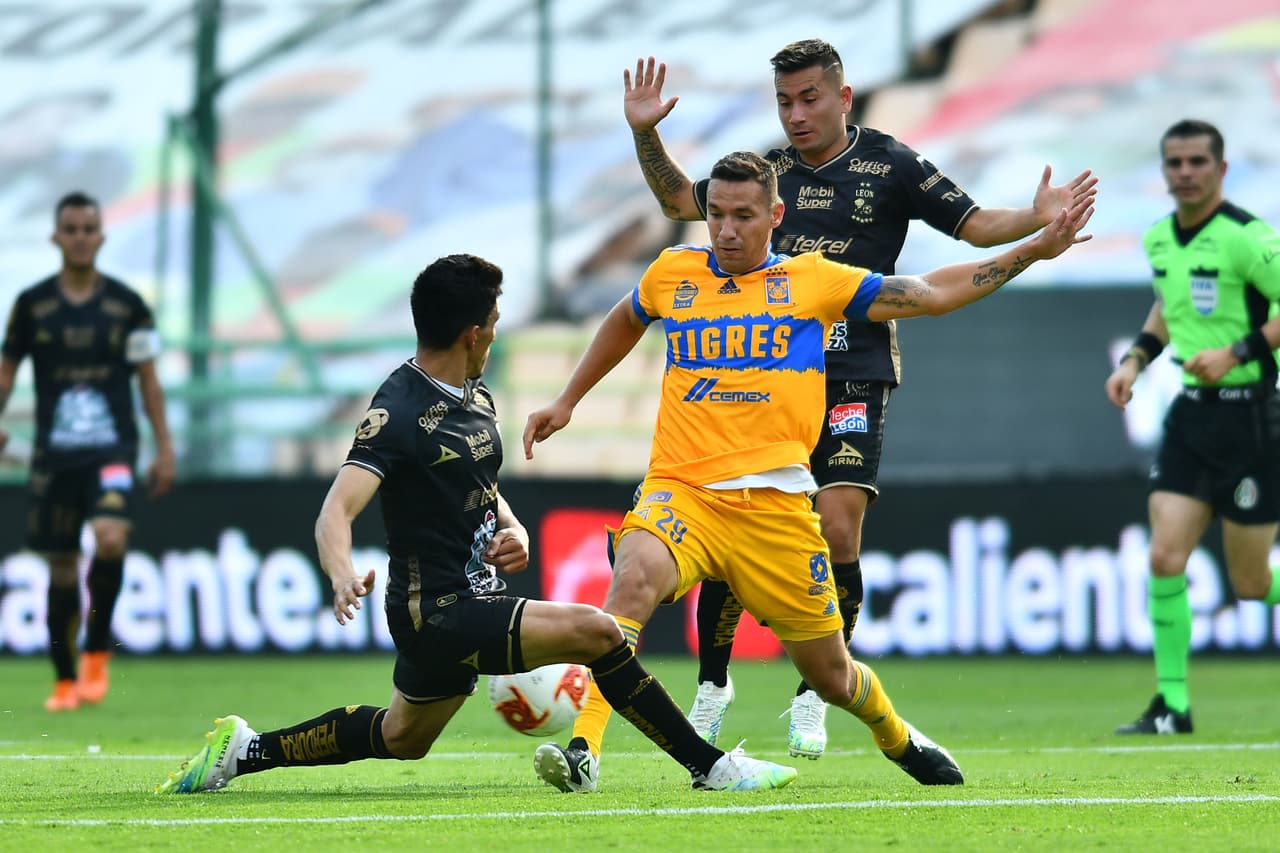 Tigres se queda con 10, pero continúa generando mucho peligro en sus llegadas.