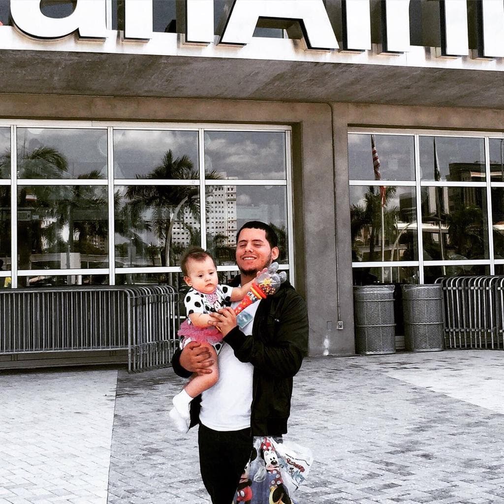 Ordoñez tenía dos hijas de 3 y 5 años, quienes vivían con él, en casa de su madre y su padrastro.