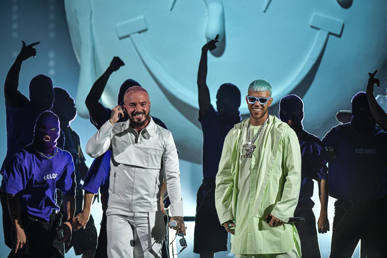 Después cantó ‘Loco contigo’ y finalmente recibió a Jhay Cortez para juntos darle voz a ‘No me conoce’.