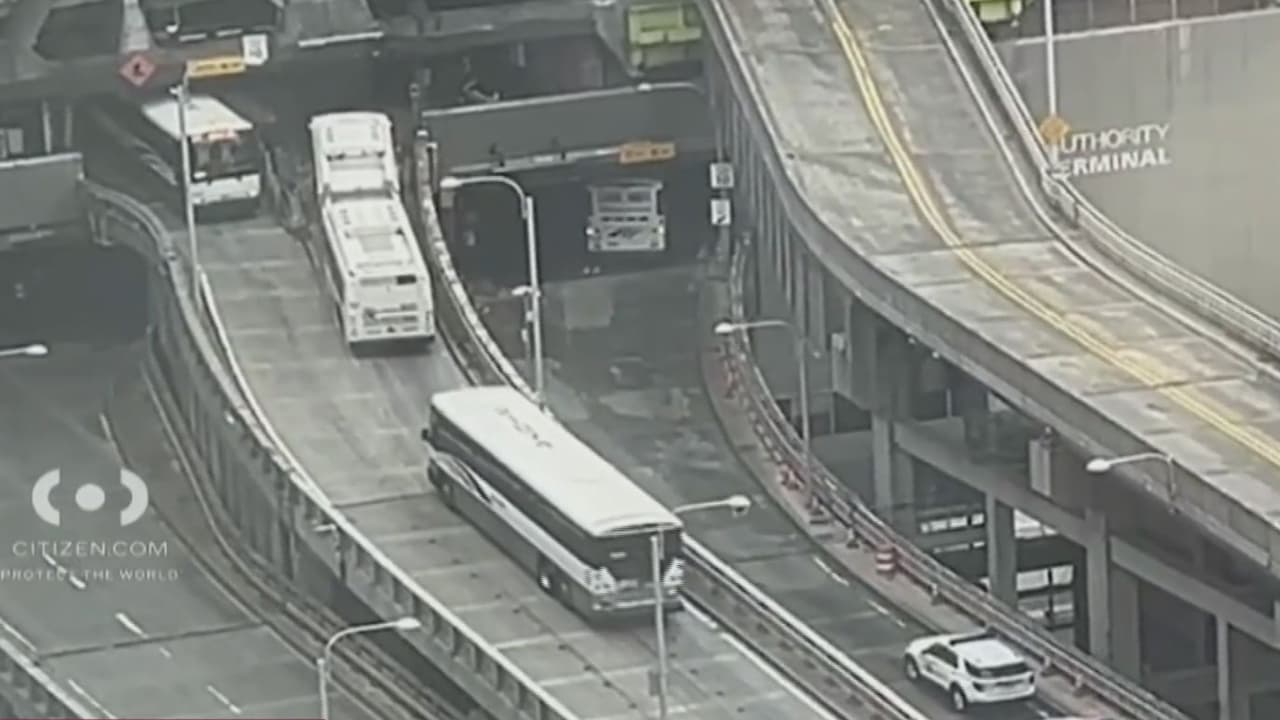 Choque de dos autobuses en Port Authority deja 12 heridos y provoca caos en tráfico matutino