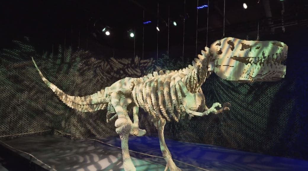 Una pieza hecha de 80,020 ladrillos LEGO.