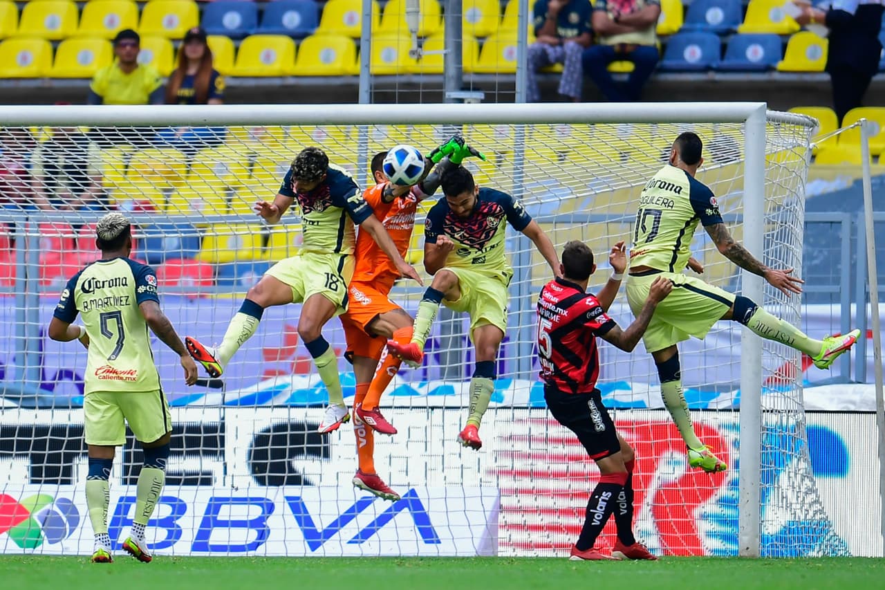 América mantiene su gran paso en el campeonato y en los minutos finales derrotó a Xolos de Tijuana.