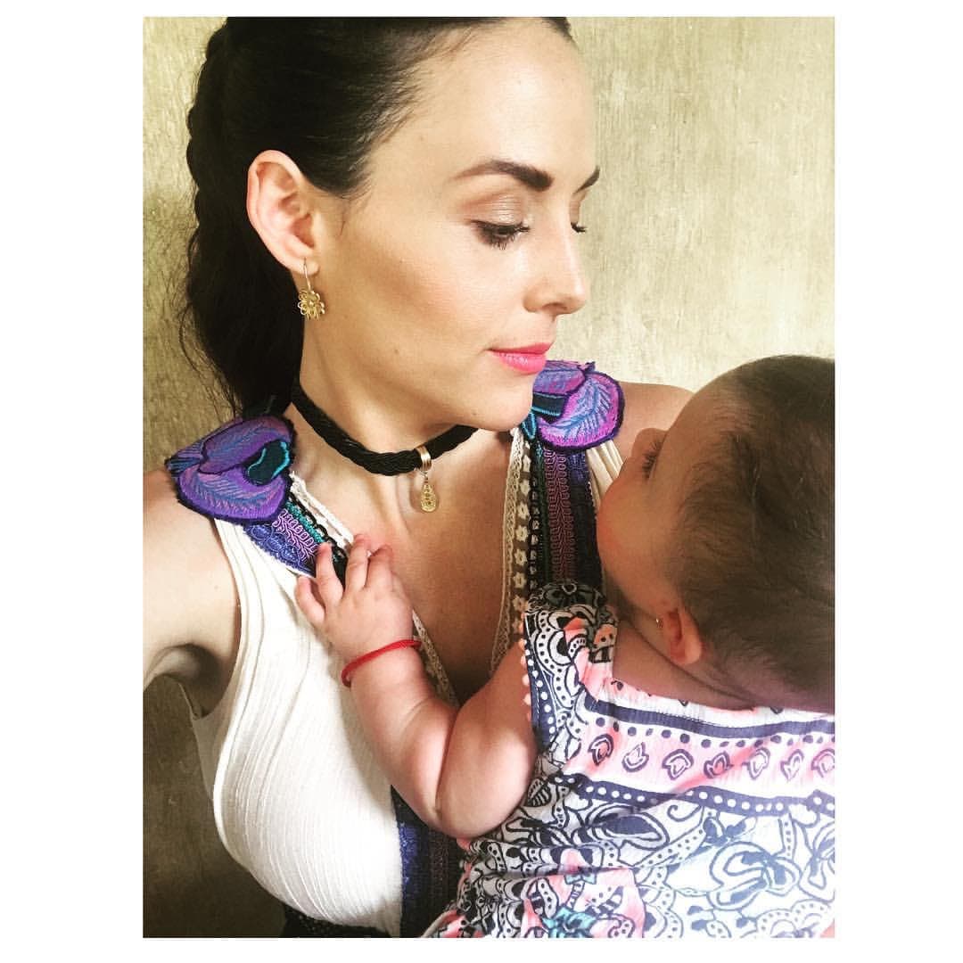 <b><a href="http://www.univision.com/temas/zuria-vega">Zuria</a></b> es una mamá completamente orgullosa de Lúa, hace algunas semanas viajaron juntas por primera vez a la playa.