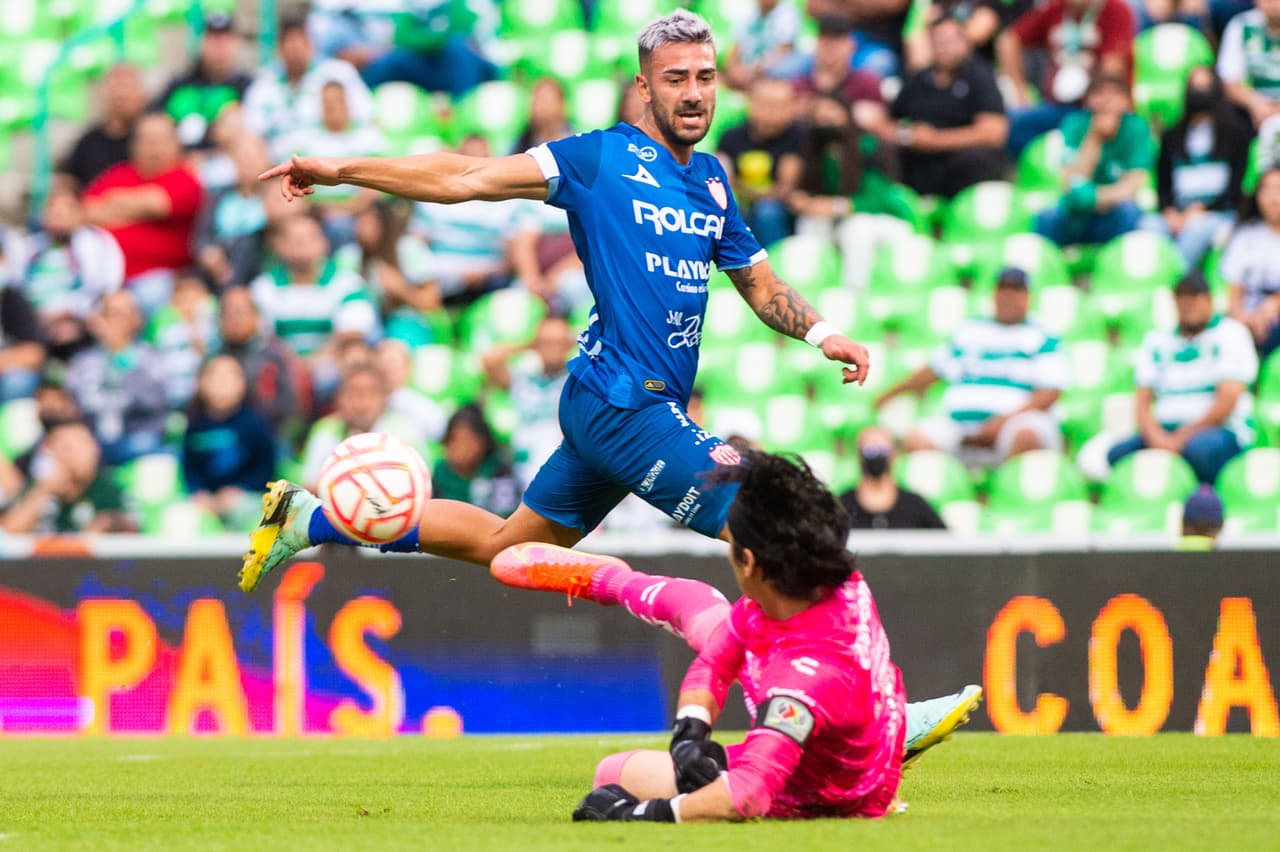 Los de casa se adelantaron en el marcador al final del primer tiempo con gol de Juan Brunetta. Minutos después del complemento, Diego Medina clavó el 2-0. En la recta final, Necaxa despertó con el tanto de Alexis Peña para maquilla el marcador final, pero Leo Suárez puso el 3-1 definitivo.