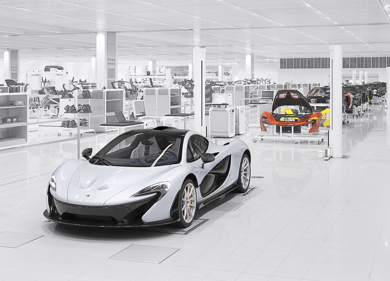 <b>6) McLaren P1 – 1,088,026 publicaciones</b>
<br>Potencia: 903 caballos de fuerza
<br>0-60 mph (98 km/h): 2.8 segundos
<br>Velocidad máxima: 217 mph (350 km/h)
<br>Precio: $1.3 millones
<br>