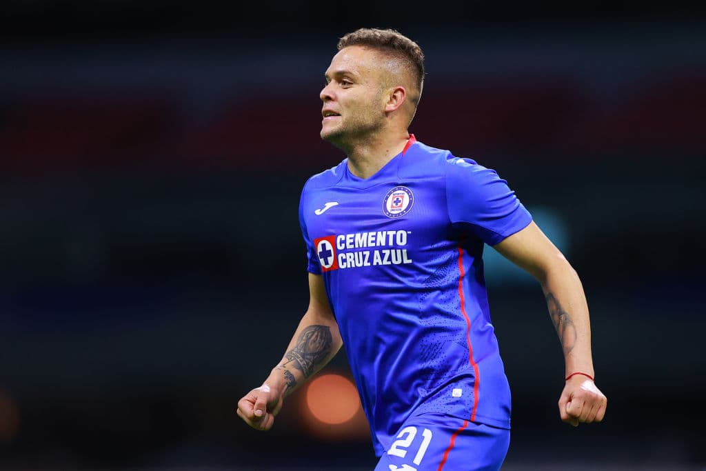 Aquino muestra apoyo a Torres: "Yo también estoy feliz con mi color"