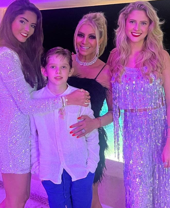 Daniela Castro y sus hijos Alexa, Gustavo y Danka.