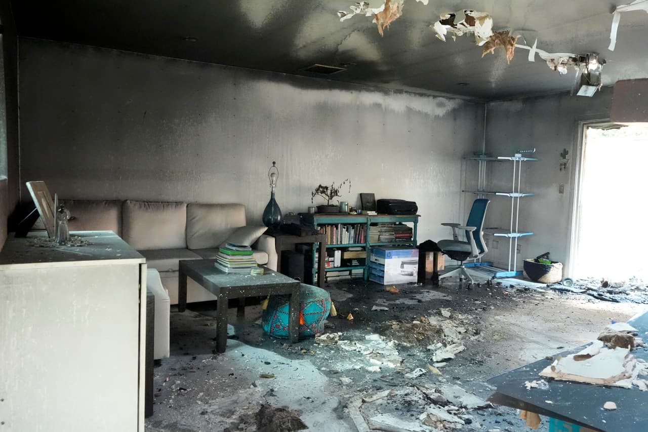El interior de una casa se ve dañado después de que el
<b>incendio Franklin</b> arrasara.