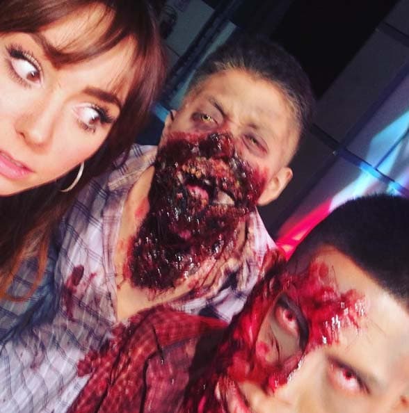 ¡Natalia es muy valiente! A cualquiera le daría muchísimo miedo estar cerca de esos hombres llenos de sangre.