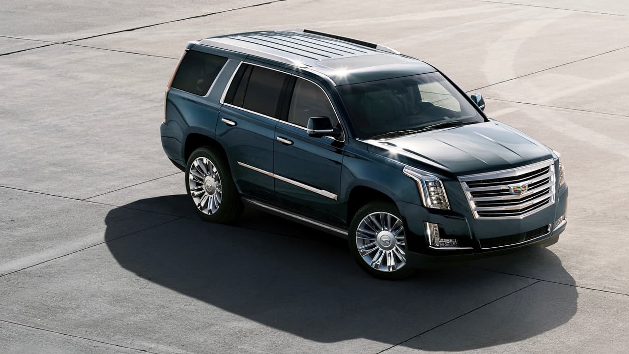 <h3 class="cms-H3-H3">6. Cadillac Escalade</h3>
<br>La SUV gigante de Cadillac goza de una excelente reputación y de un nivel de ventas saludable, aunque el éxito de la nueva Lincoln Navigator la ha afectado no solo por que le ha robado ventas sino porque también la hace sentir menos lujosa y menos cómoda en comparación. Su reemplazo no puede estar muy lejos.