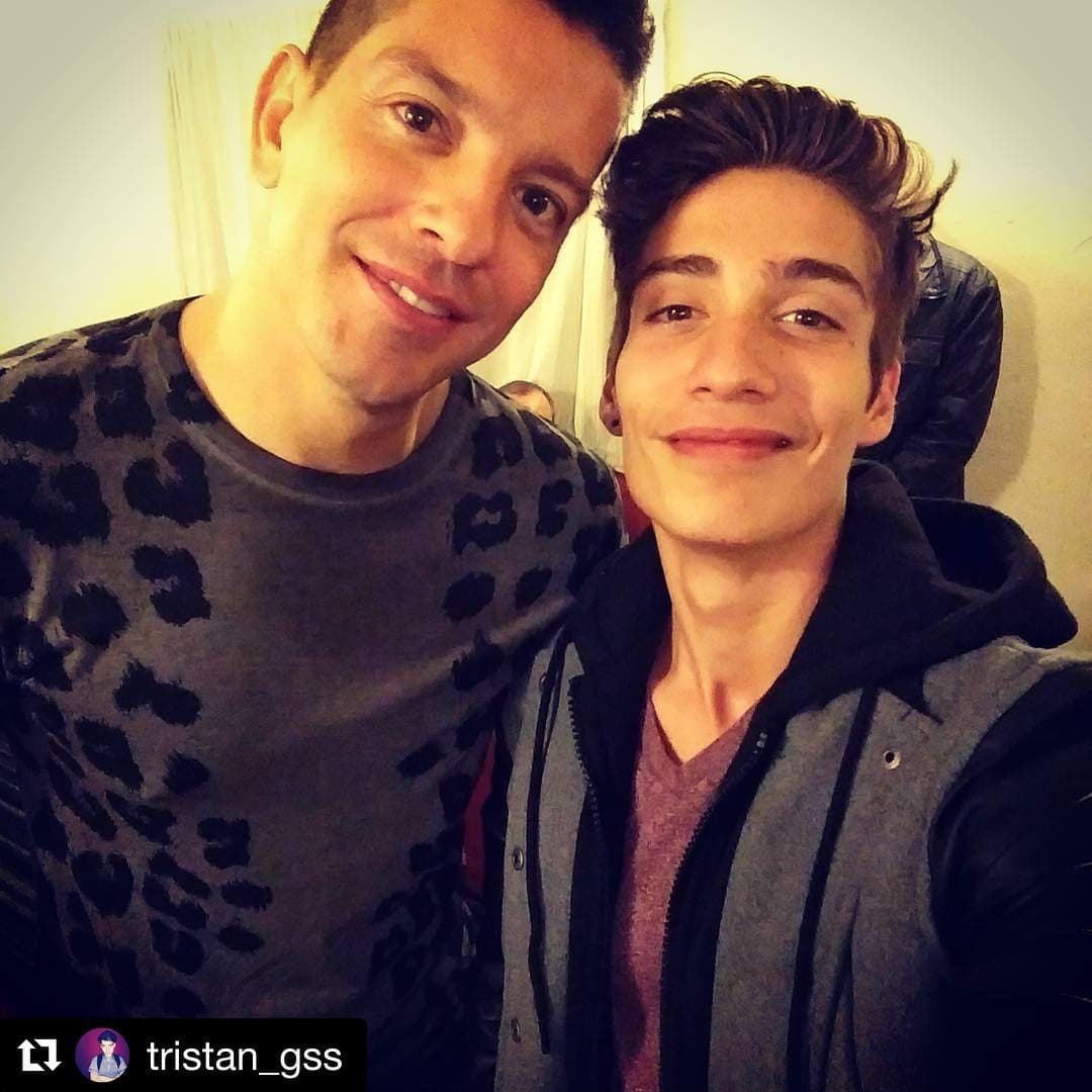 <b>Yahir</b> recibe a diario un sinfín de comentarios de jóvenes pidiéndole que se convierta en su suegro, pues Tristán ha robado el corazón de muchas mujeres en las redes sociales.