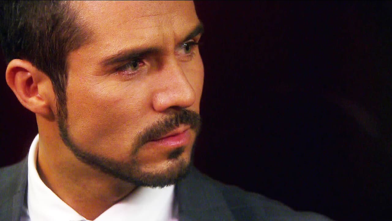 Es el hombre con los ojos de mar. ¡Es un encanto!