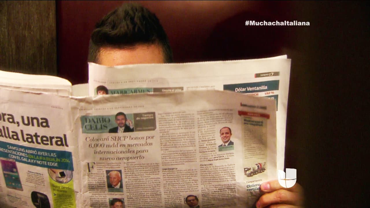 ¡Adivina quién está detrás de ese periódico!