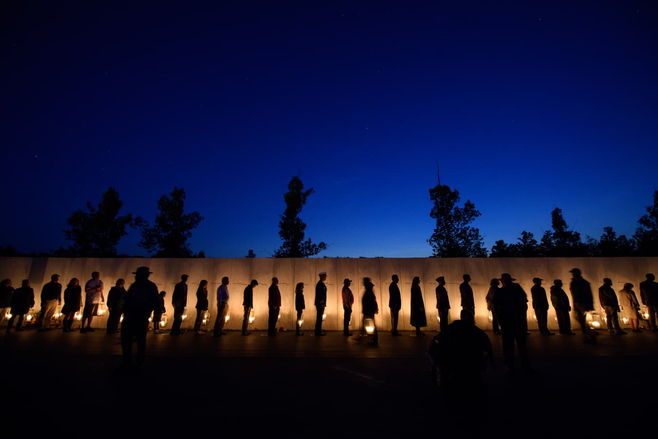 Los eventos adicionales a lo largo de la semana incluyen la ceremonia de luminarias del viernes y los oradores "Testigos de la historia" del domingo, con personal de primera respuesta. Más información sobre los eventos de recordación
<b><a href="https://www.nps.gov/flni/planyourvisit/sept11observance.htm" target="_blank">aquí</a></b>.