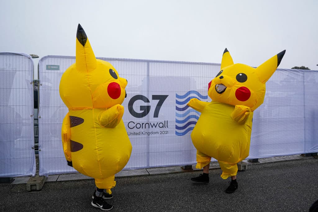 Protestas de ambientalistas vestidos con disfraces de Pikachu, en la antesala de la cumbre del G7, en Reino Unido.
