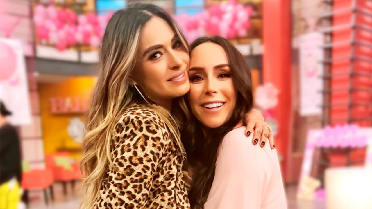 "Yo ya no voy a hablar de eso, lo único que te puedo decir es que en su momento lo hicimos en el programa 
<b>Hoy</b>, 
<b>fue una broma</b> que nosotros hicimos, ¿qué más te puedo decir?", contestó la presentadora de 
<b>Pequeños Gigantes. </b>
<br>