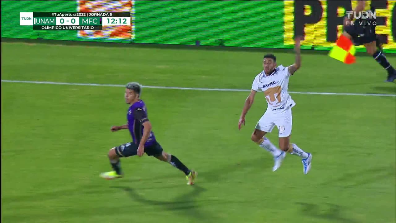 ¡TIRO ATAJADO! disparo por Leonel López.