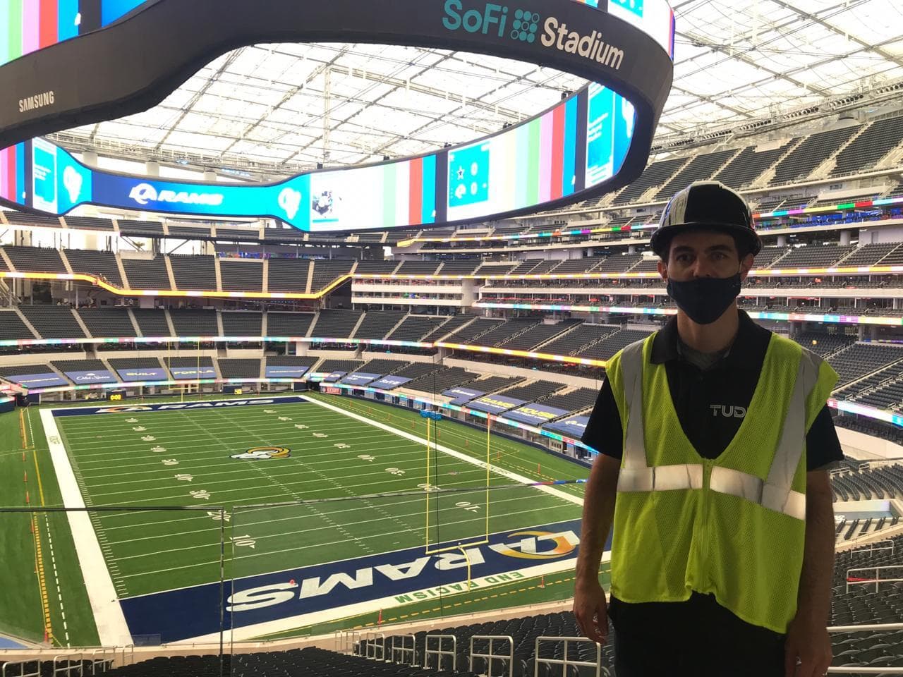 La nueva casa para los Rams y para los Chargers esta lista y es simplemente hermosa.