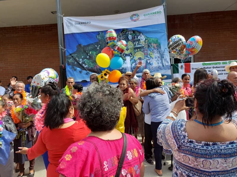 El reencuentro debió esperar por más de 20 años en algunos casos, sin embargo para los 45 migrantes un abrazo fue suficiente para reconectar fuertes lazos que los une.