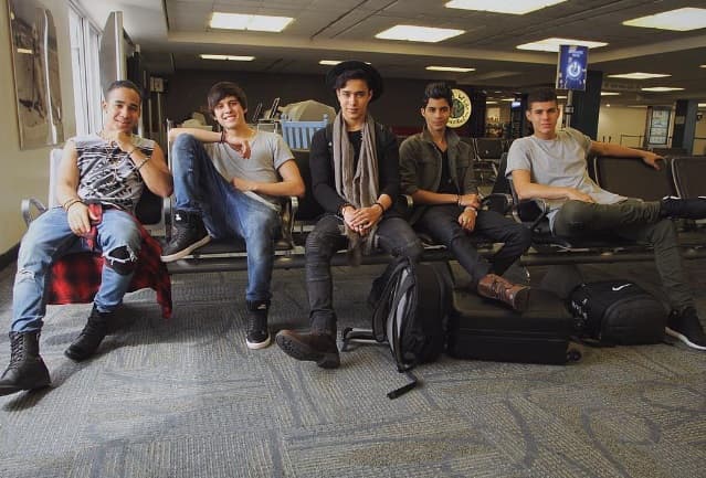 Como siempre, CNCO dio detalles de su viaje y de sus aventuras.