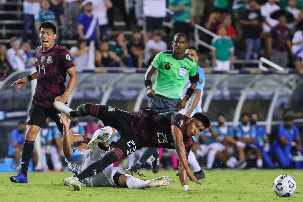 Tras su decepcionante debut ante Trinidad y Tobago, el Tricolor consiguió su primera victoria en la Copa Oro de la mano del 'Mellizo', quien hizo dos goles, y Orbelín Pineda, quien marcó el tercero.