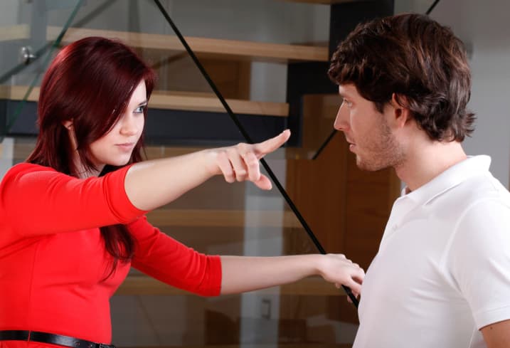 Tal vez sea hora de dejarlo ir. Una persona que no sabe lo que quiere tampoco sabe a quién quiere.