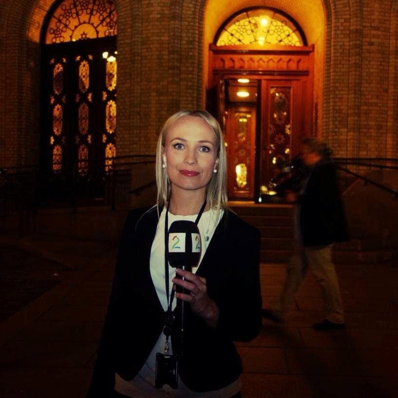 El Gordo y La Flaca dieron la noticia sobre una presentadora noruega que tuvo un penoso accidente en el programa en el que trabaja, pues vomitó mientras entrevistaba a un deportista.