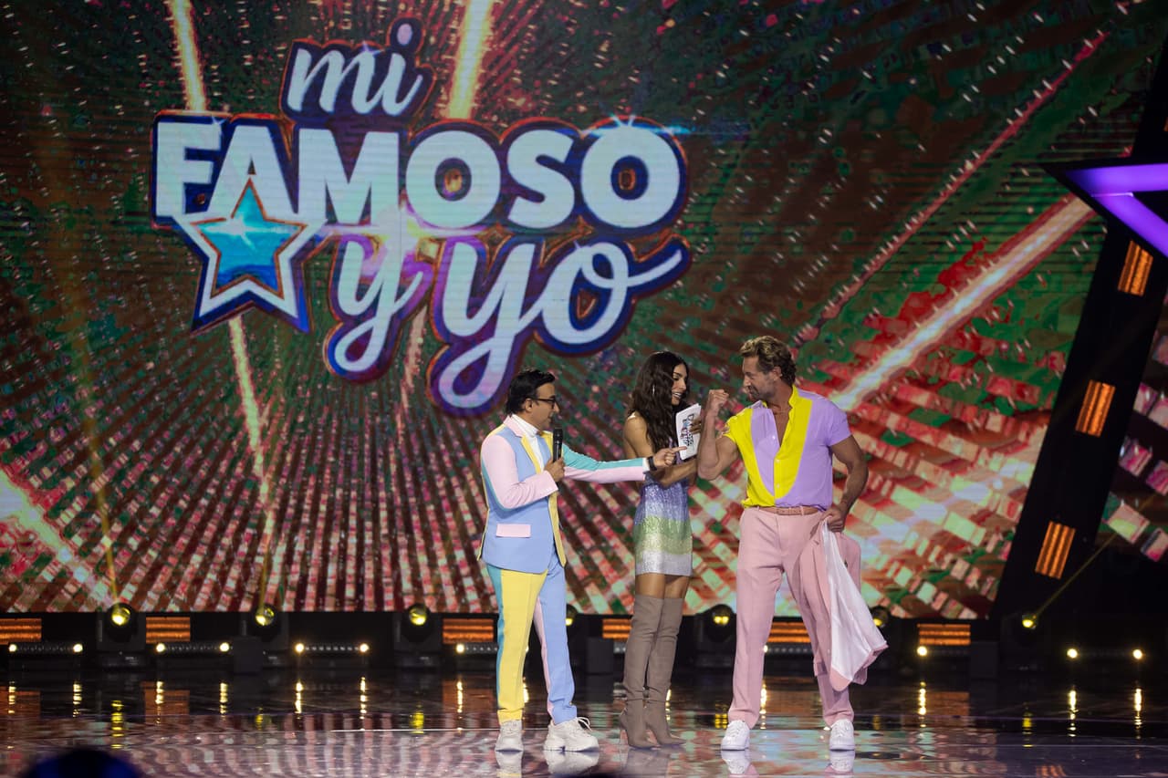 Pero las bromas no terminaron ahí, ya que en un corte a publicidad invitaron a Gabriel Soto a subir al escenario no solo para que mostrara que su vestuario tenía casi los mismos colores, sino para aclarar una situación.