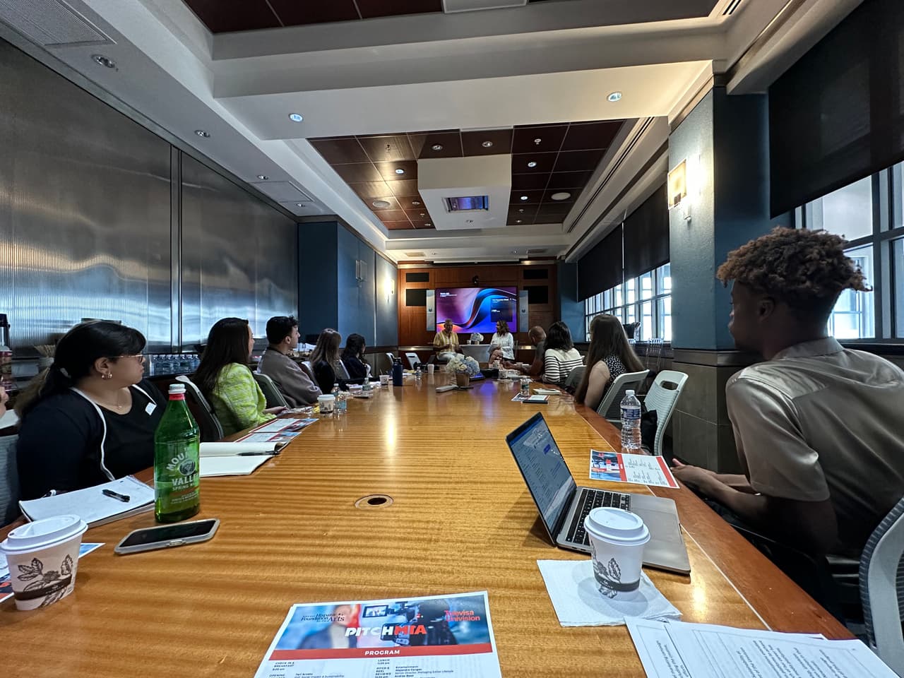 Participantes de PitchMIA en las oficinas de TelevisaUnivision
