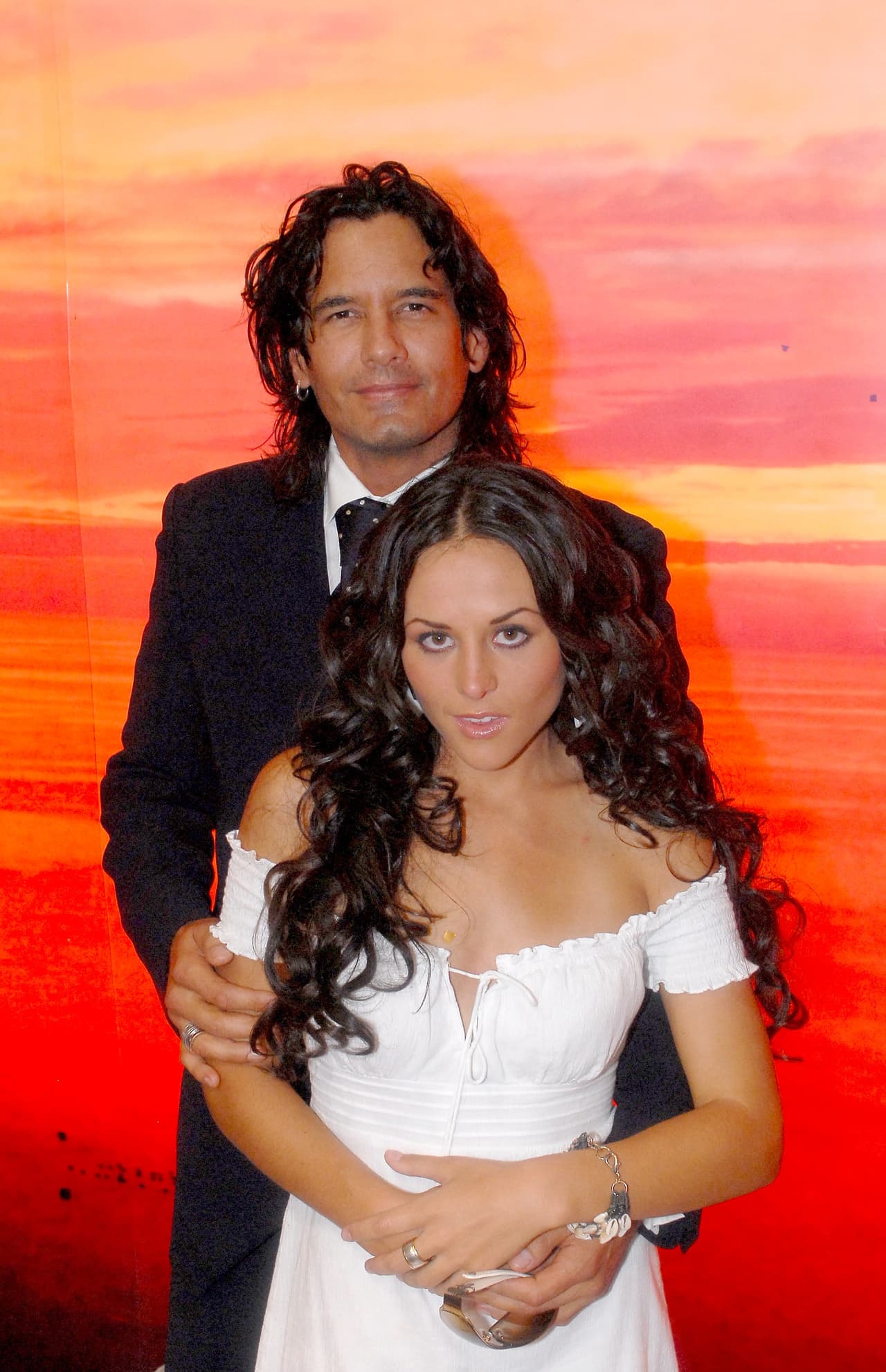 La química entre los actores fue muy mala y esto se reflejaba en la pantalla, pues al final de la historia se supo que el actor había tenido varios roces con 
<b><a href="http://www.univision.com/temas/zuria-vega">Zuria</a></b>, siendo ellos una de las parejas más disparejas de los melodramas.