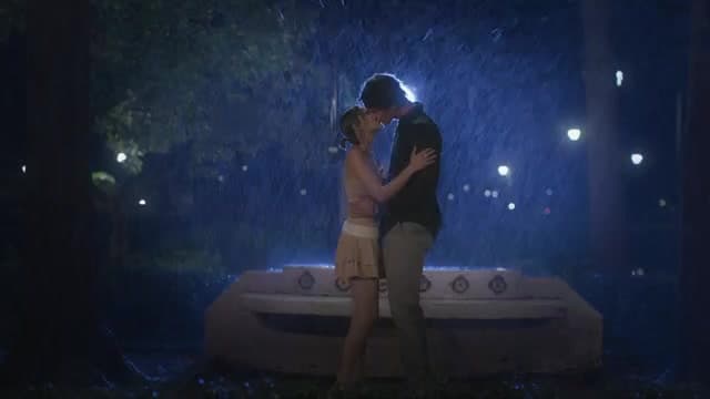 ¡Feri y Sebastián se besan en medio de la lluvia en 'Contrato de Corazones, Tú y Yo'!