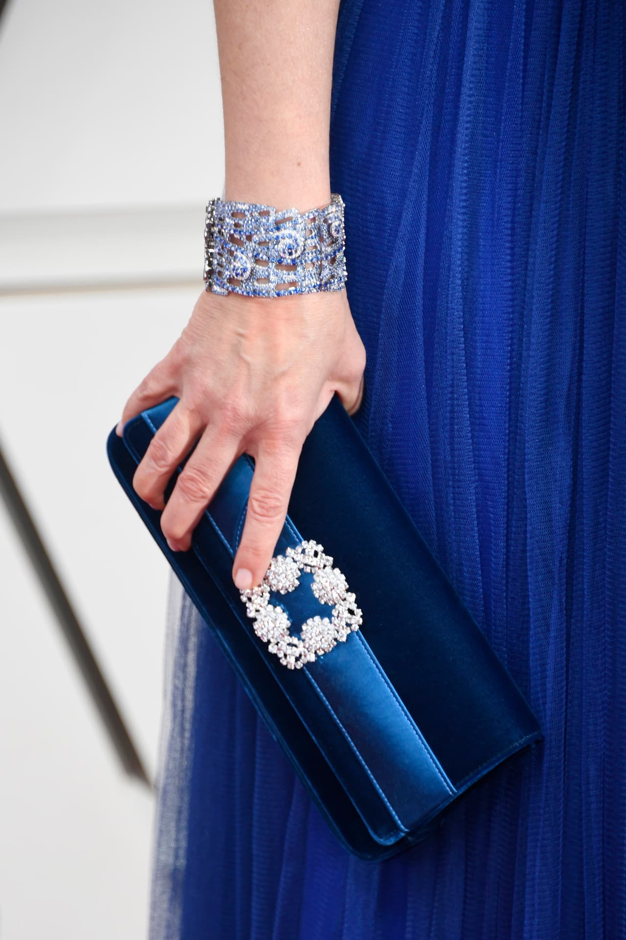Brazalete y bolso de Tina Fey.