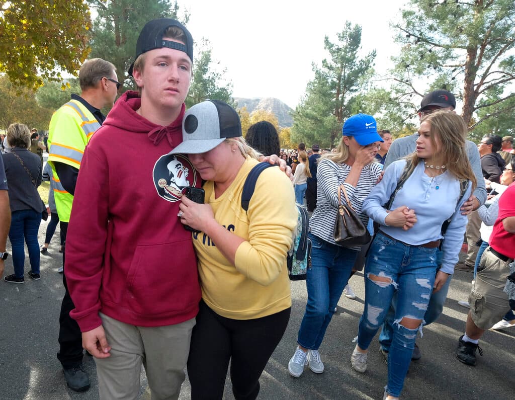 "Ya basta": estudiantes del sur de California protestan tras tiroteo en escuela primaria de Uvalde, Texas