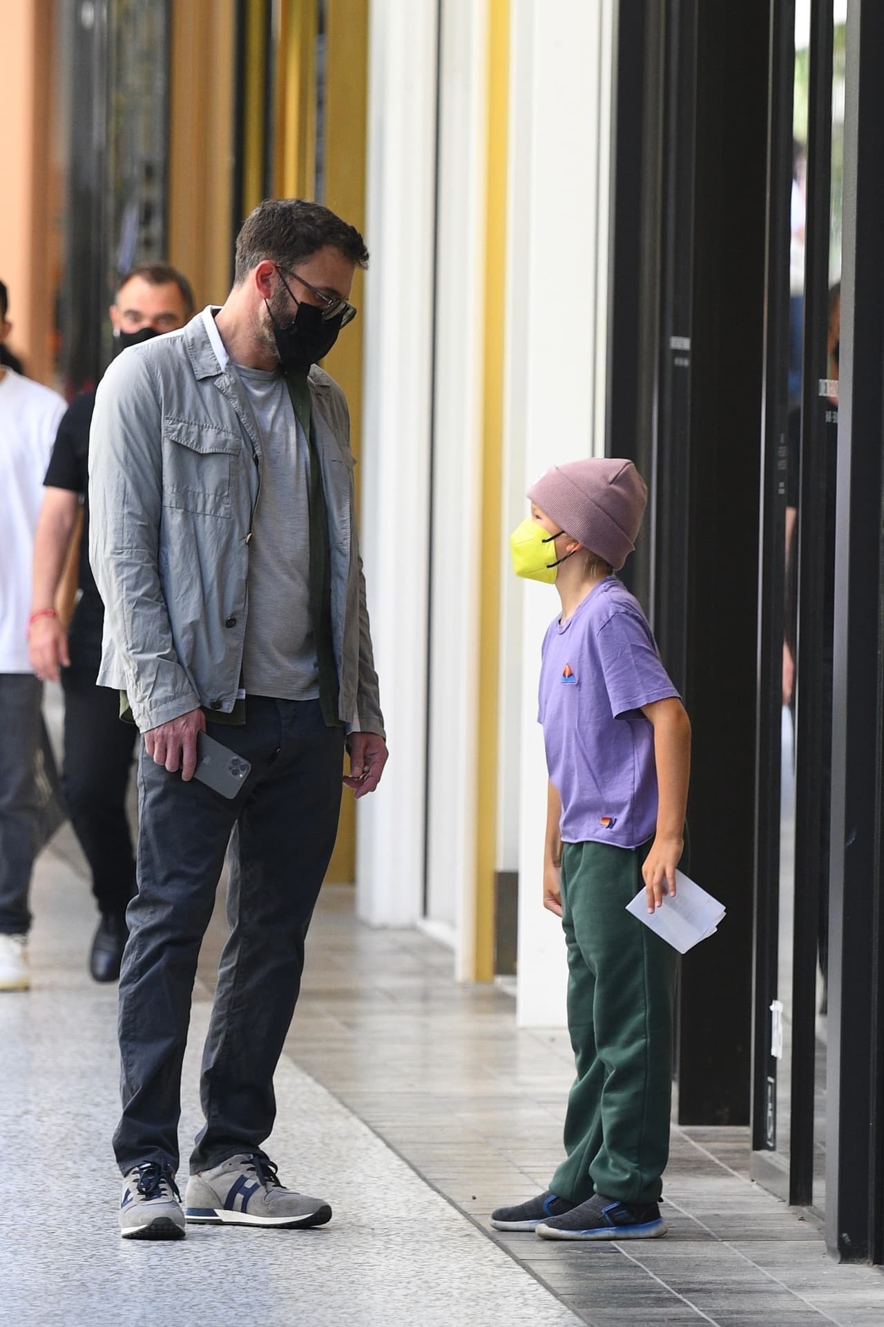El protagonista de 'Argo' visitó la reconocida joyería de Century City, California.
<br>