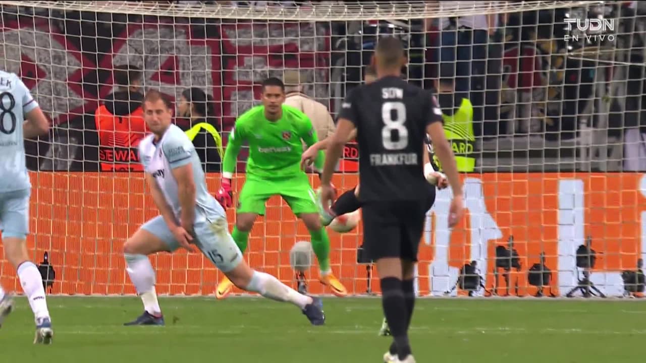 ¡TIRO ATAJADO! disparo por Rafael Borré.