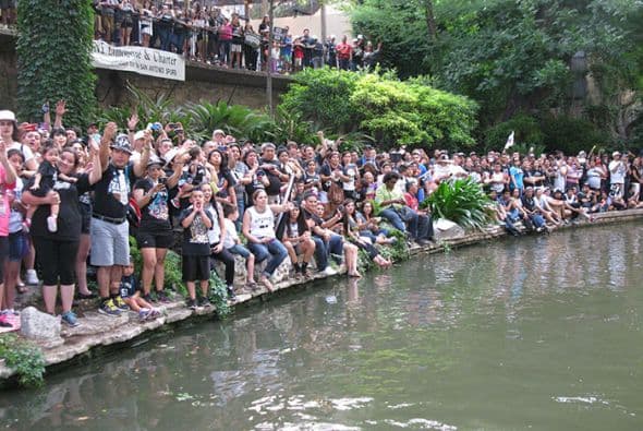 Photos: Spurs Championship Parade 2014 Barges