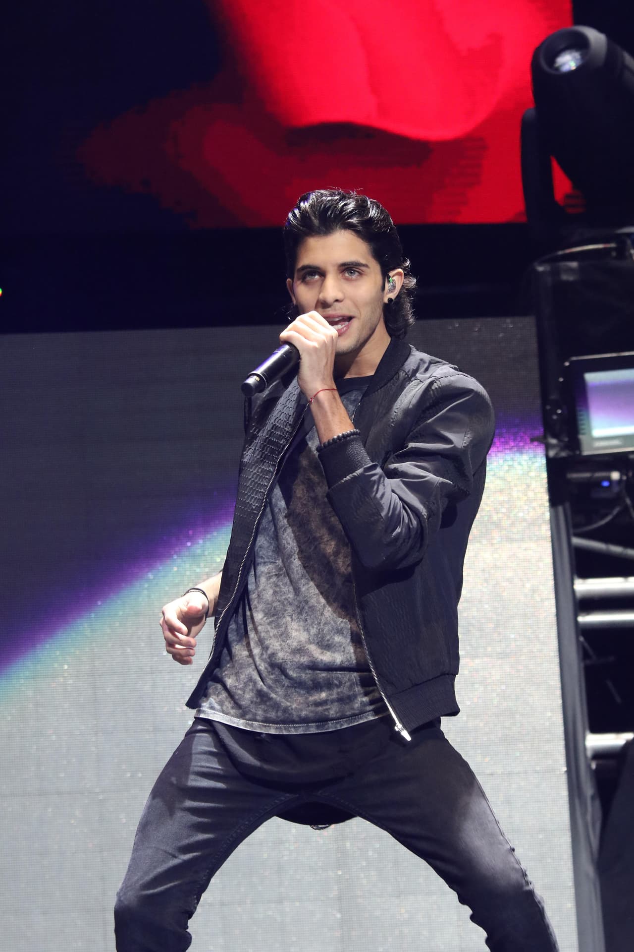 Erick Brian es el integrante más joven del grupo, tiene 16 años. Emigró a Tampa, Florida con su hermana y su madre hace tres años, le gusta jugar fútbol y tocar la guitarra.