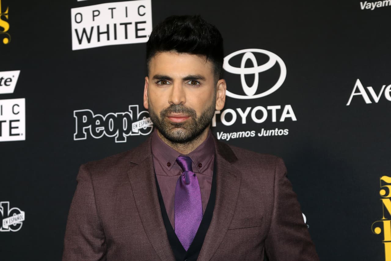 Por eso, su traje y corbata púrpura lo llevó a estar entre los más atinados de la noche.