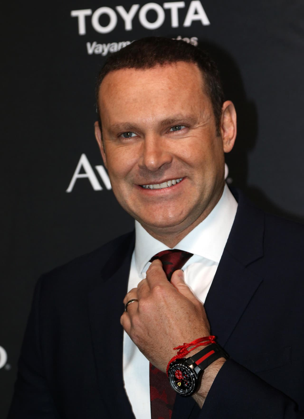 Al lucir impecable su traje lo llevó a la lista de los hombres más elegantes de la noche.